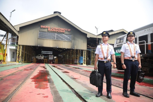 Masinis kereta api. [kai.id]